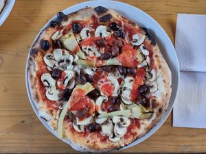 Vegan Pizza at La Pizzeria - Paulo Azevedo in Woerth