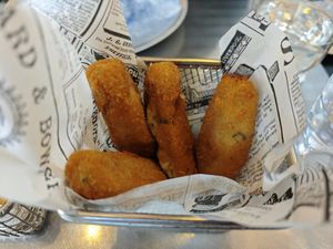 Croquetas at De Cine in Avila
