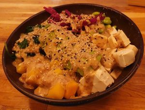 Vegansk Poke Bowl at Hanami Sushi Bar in Angelholm