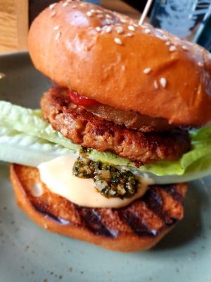 El Montana Burger mit Sesambrötchen at QMUH in Ravensburg