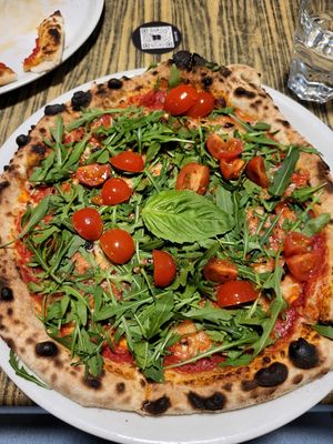 Pizza Triccolore mit veganem Käse at Balzunetta Restaurant in Floriana