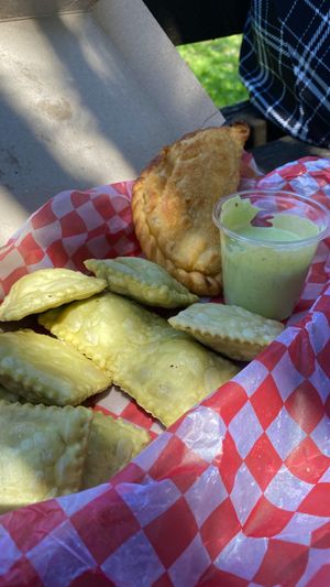 Ravioles fritos y empanada norteña #Veganuary at Veggie Vendetta in Buenos Aires