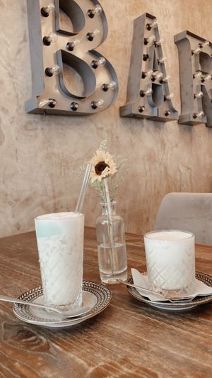 Iced Chai Latte mit Sojamilch & Iced Cappuccino  at Café am Bohlenplatz in Erlangen