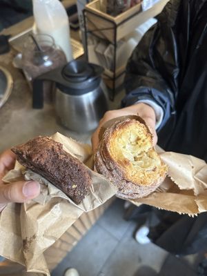 Vegan cinnamon cruffin, ignore the brownie it’s not vegan but sometimes they have vegan brownies  at The Milkman in Edinburgh