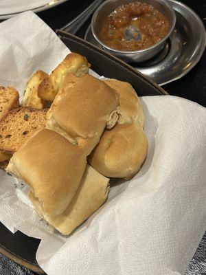 Basket of bread and tomato spread  at Guille Veggie in Buenos Aires