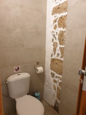 Clean bathroom at Stonehouse in Crete