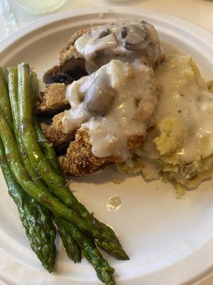 Portabella steak, mashed potatoes, and asparagus  #Veganuary at Loving Hut in Reynoldsburg