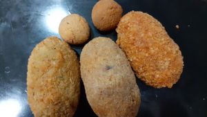 7 varietà supplì e olive ascolane. Tutte 100% vegan. at EPizza Vegan in Rome