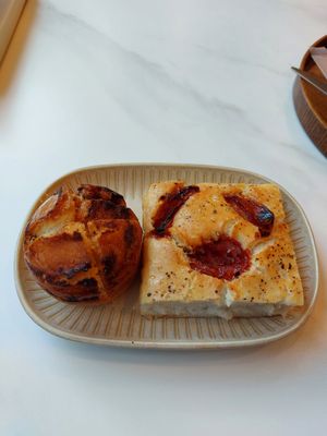 Cinnamon bread and tomato foccacia at Warm Harue - 따뜻한하루에 in Seoul