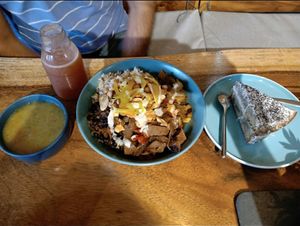 Lunch (soup+bowl+drink) and cake at Nuve Nutrición Verde in Bogota