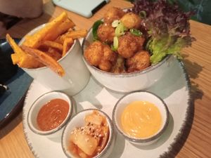 Sweet potato fries 🍟 + cauliflower at Ukiyo in Vienna
