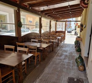 Outdoor seating at La Pentola Degli Gnomi in Gallipoli
