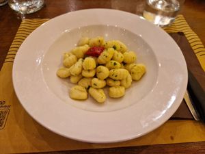 Gnocchi di patata aglio olio e peperoncino 🌶 veganized at La Pentola Degli Gnomi in Gallipoli
