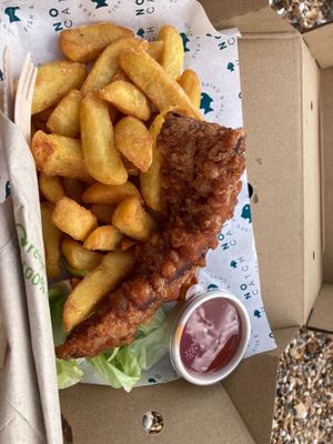 Smoked ‘haddock’ and chips with free ketchup at The No Catch Co in Brighton