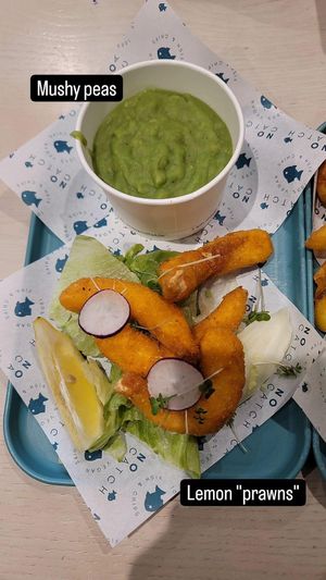 Mushy peas and lemon "prawns" at The No Catch Co in Brighton