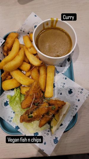 Curry and vegan fish and chips at The No Catch Co in Brighton