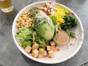 Vegan salad at Miga de Nube in Mallorca