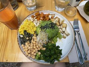 Vegan salad  at Miga de Nube in Mallorca