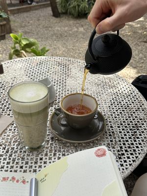 Earl grey tea and matcha latte  at Miga de Nube in Mallorca