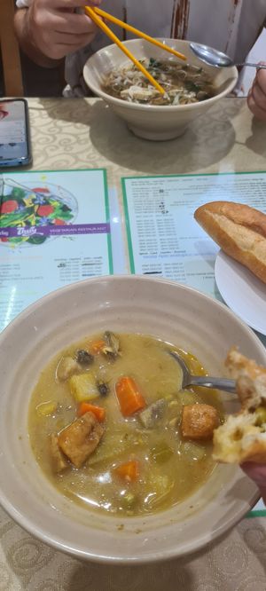 Pho and curry with bread at Thuy in Da Nang