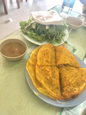 Banh xeo (fried pancake rolls) at Thuy in Da Nang