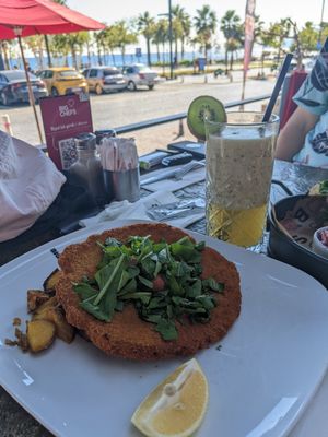 Vegan schnitzel and fresh at BigChefs Konyaaltı in Antalya