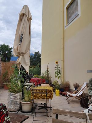 Outdoor seating at L‘ Insalatina in Merano