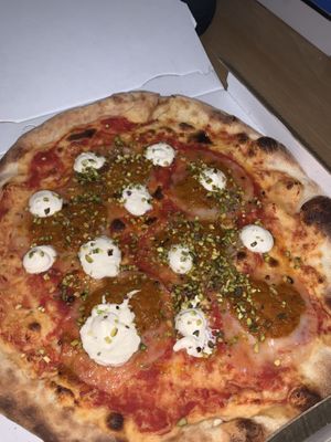 Buonissima! Questa è con salamello veg, ricotta vegan e crema di peperoni piccante  at Pizzeria Il Diamante in Sassari