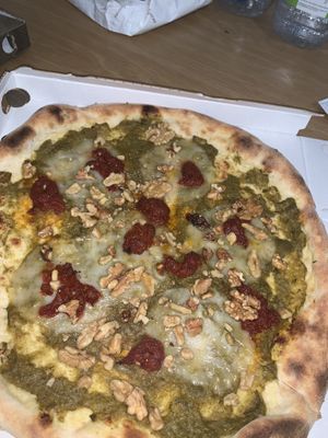Buonissima questa è con crema di asparagi e di pomodori secchi e noci   at Pizzeria Il Diamante in Sassari