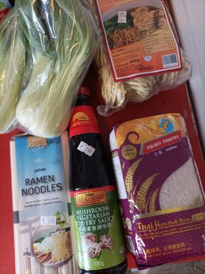 Nudeln, Reis, Sauce.. at Gia Pham Asian Supermarket in Hamburg