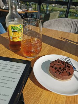 Chocolade taartje at Flora Batava in Nieuwersluis