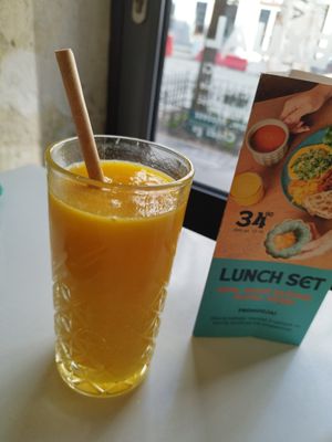 Mango juice thingy at Tel Aviv Urban Food in Warsaw