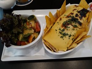 Veganer Burrito mit Beilagensalat at Dada in Regensburg