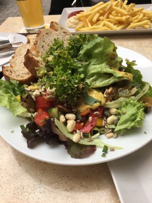 Gemischter Salat der Saison at Dada in Regensburg