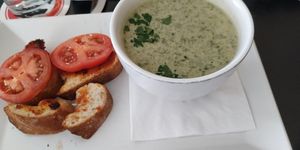 Spinat Knoblauch Suppe mit tomatenbrot at Dada in Regensburg