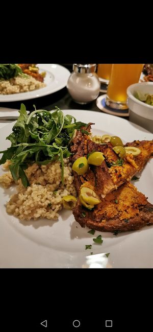 Veganes Sojasteak mit Bulgur und einer Tomatenkruste at Dada in Regensburg