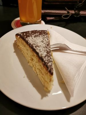 Veganer Kuchen at Dada in Regensburg