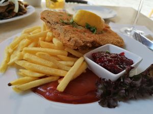Schnitzel sehr lecker at Dada in Regensburg