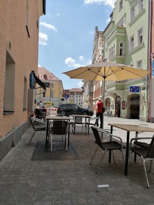 Ausreichend Platz zur Mittagszeit at Dada in Regensburg