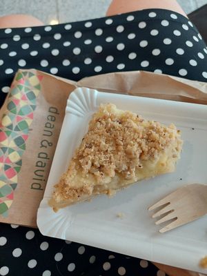 vegan granola apfelküchen at MUC - Dean & David - T2 in Munich