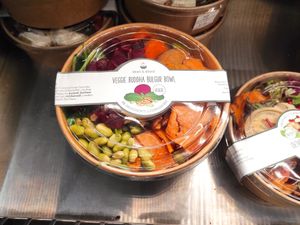 Veggie salad at MUC - Dean & David - T2 in Munich