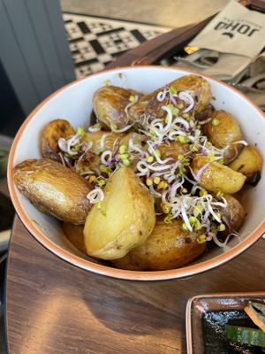 beilagen kartoffeln mit kräutern   at JOHO Broiler in Prerow