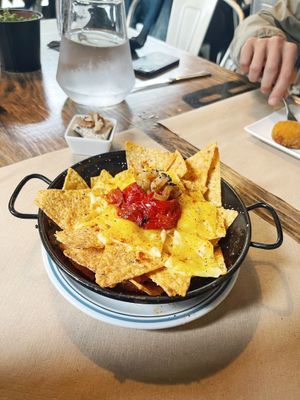 Nachos con queso y salsa.   at Biltegia in Navarra
