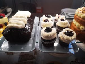 Cakes at Viva Las Vegan in Maidstone