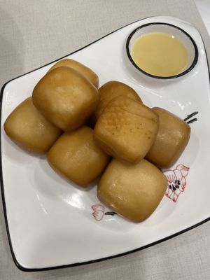 Fried mantou  at D'life 蔬食 - Somerset  in Central Singapore
