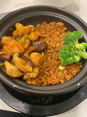 Clay pot chicken cube rice   at D'life 蔬食 - Somerset  in Central Singapore