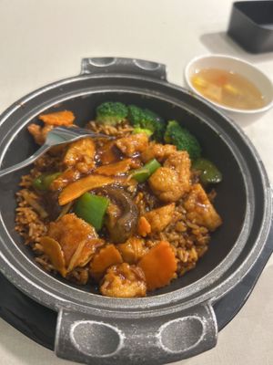 The best Claypot rice i have eaten so far !  at D'life 蔬食 - Somerset  in Central Singapore