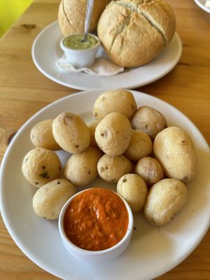 Papas arrugas y pan de ajo con guacamole   at El Rincón de Marcos in Gran Canaria