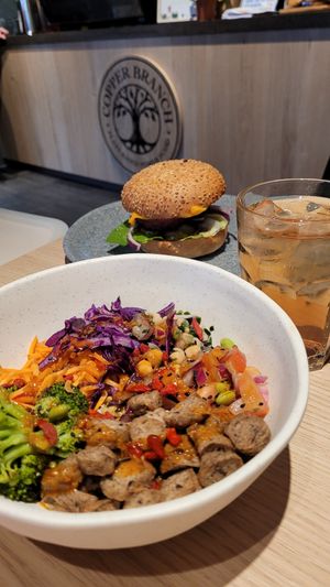 Pad Thai bowl at Copper Branch in Utrecht