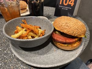 The signature burger. Why not serve the fries on the same plate? Looks nicer. ☺️ at Copper Branch in Utrecht
